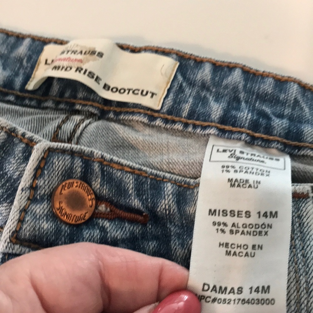 LEVI Misses Mid Rise Bootcut pants - Picture 3 of 5